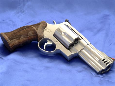 Smith And Wesson Revolver Wallpaper And Background Image 1600x1200 Id