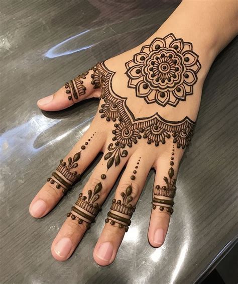 easy henna tattoo designs for hands ~ simple henna hand and wrist design bodewasude