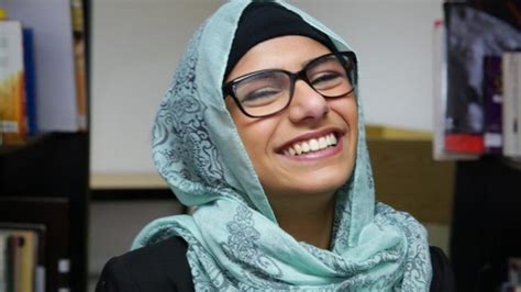 ميا خليفة تكشف سبب ارتداء الحجاب في أفلامها الإباحية