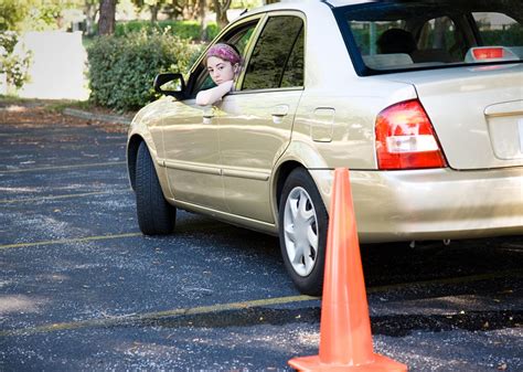 Parallel parking (reversing into a parking space behind a parked car) is not difficult…honestly! How to Pass Your Driving Test: Driving Test Tips