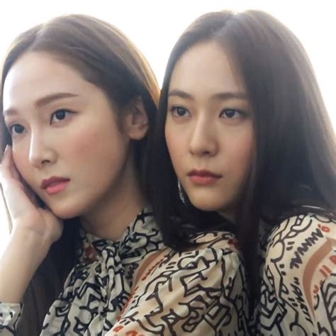 Jung Sisters Jessica And Krystal Bask In The Los Angeles Sun Artofit
