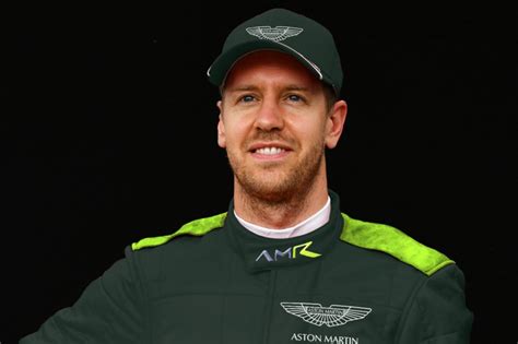 Sebastian vettel is moving to aston martin in 2021. Erster Arbeitstag von Sebastian Vettel im F1-Team Aston Martin