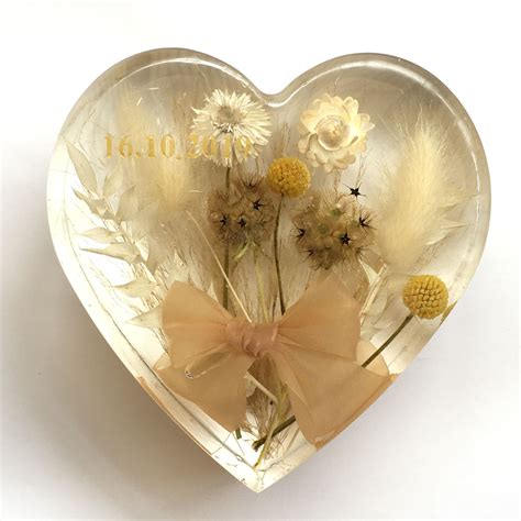 But of course there are different techniques to get the perfect result. Extra large resin heart, 15cm, wedding, memorial, funeral ...