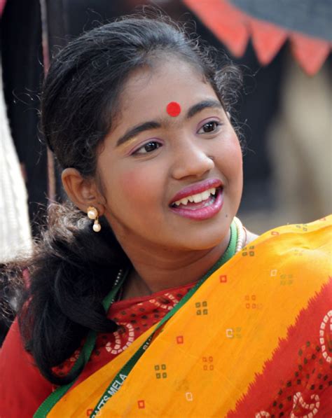 Village Girl At Surajkund Pretty Dancer Dressed As A Villa Flickr