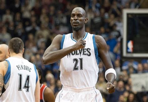 Kevin Garnett Receives Hero S Welcome In First Game Back With Timberwolves