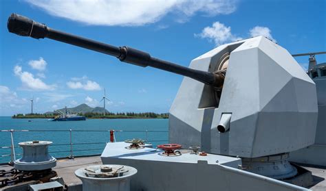 Mark 8 Mod1 0 Naval Gun System 45 Inches 55 Caliber 113mm