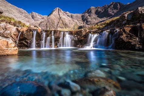 Les Piscines Des Fées De Lile De Skye En Ecosse