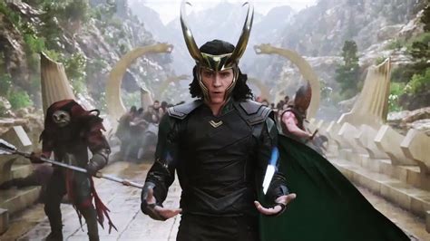Tom Hiddleston As Loki In Thor Ragnarok Wallpaper 16229 Baltana
