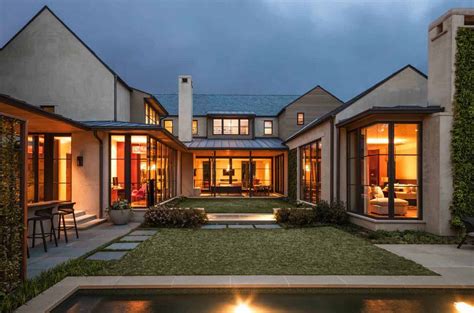 The unique shape can be used to box off a backyard or courtyard, where a family won't be seen from the street. Extraordinary home in Dallas built around a central courtyard