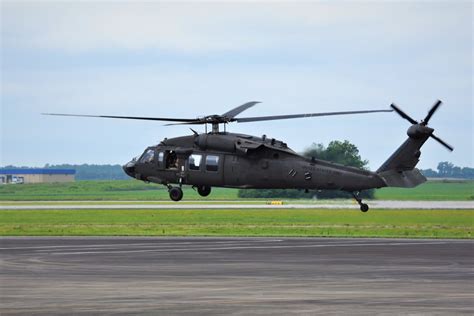 Center Plays Instrumental Role On Uh 60v Black Hawk Article The