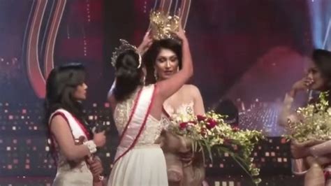 In A Dramatic Moment Mrs Sri Lanka Stripped Of Her Crown On Stage By
