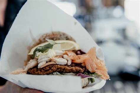 Gönn dir norwegischen Fischburger bei Anitas Seafood Reisevergnügen