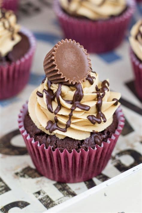 objetivo cupcake perfecto cupcakes de chocolate con mantequilla de cacahuete y reese s cups