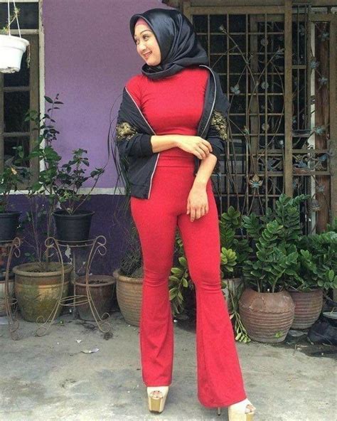 Pin By Rena Amanda On Model Tante Gaya Hijab Wanita Berlekuk Wanita