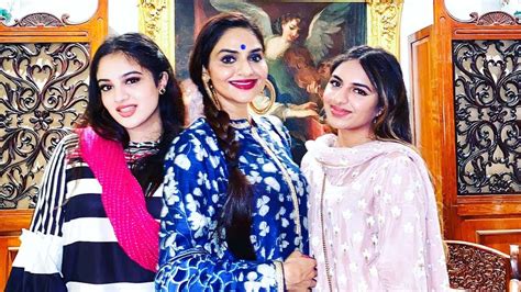 Madhoo Shah With Her Daughters Husband Father Mother Brother Sister Youtube