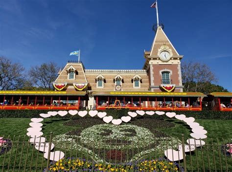 Pictorial Love Is In The Air At Disneyland With New Valentines Day