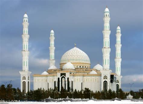 Hazrat Sultan Mosque Nur Sultan Fleewinter