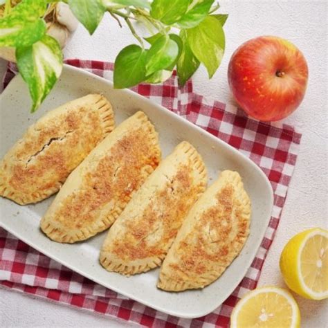 Simple Baked Apple Empanadas