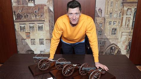 Lewandowski Knackt 200 Tore Marke Ich Freue Mich Sehr Video