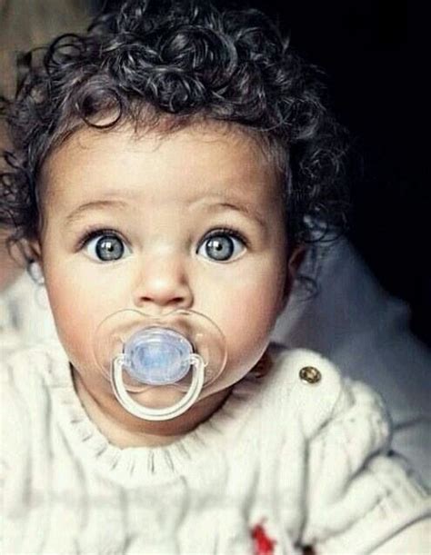 Beautiful Baby Grey Eyes And Small Bounce Curly Hair Лицо Милые дети