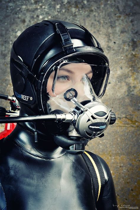 Pin By Capt Hooks On Divers Scuba Girl Wetsuit Scuba Girl Gas Mask Girl