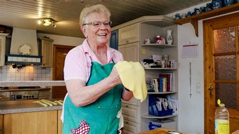 Oma Helgas Strudeln Das Geheimrezept Swr Heimat