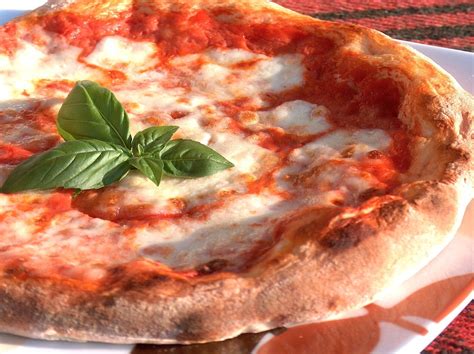 This Is How The Original Pizza Margherita Looks Like In Napoli Italy