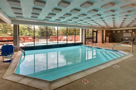 Hotels With Heated Pools The Official Guide To Stay Shop And Dine In