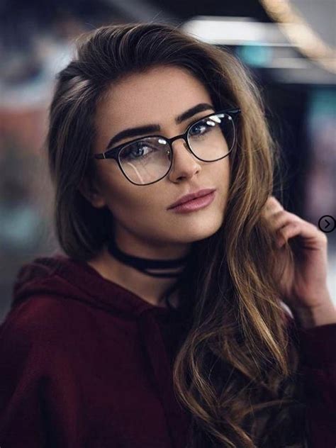 Top 20 Photos Of Girls With Glasses That Are Too Hot For The Internet To Look In 2020 Girls