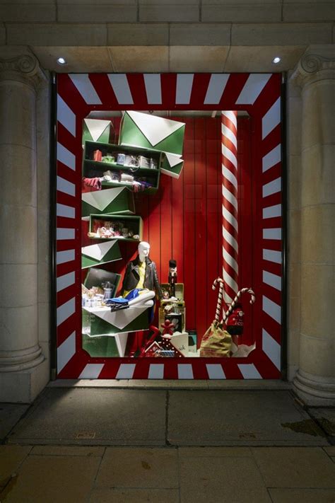 Awesome Diy Christmas Retail Holiday Displays On A Budget 13