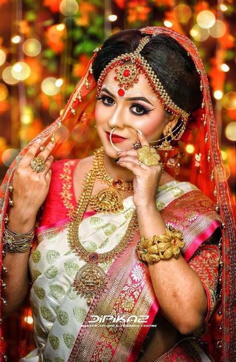 Indian Bride Poses Indian Wedding Poses Indian Bridal Photos Bride Indian Indian Wedding
