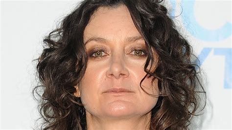 Sara Gilbert S Body Measurements Including Breasts Height And Weight Famous Breasts