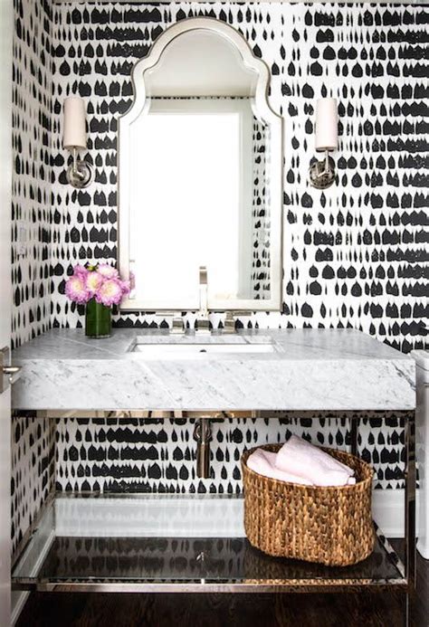 25 Chic Ways To Use Wallpaper In A Guest Bathroom