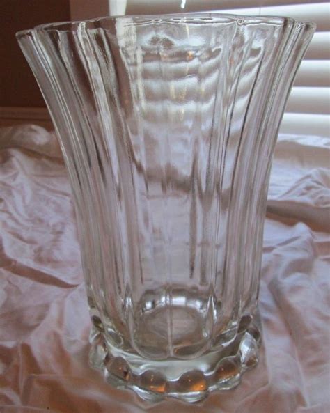 VINTAGE FLUTED CLEAR GLASS FLOWER VASE