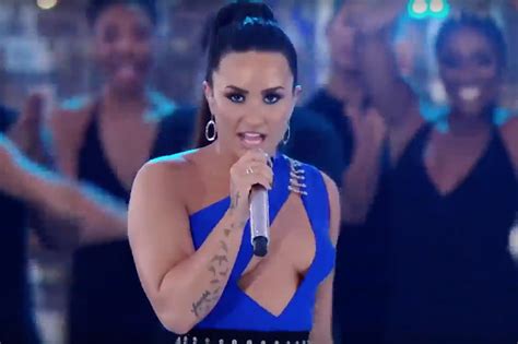 Demi Lovato Performs Sorry Not Sorry In Las Vegas For 2017 Mtv Vmas