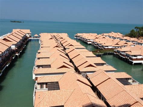Discover our beachfront deluxe pool villa, a luxury and romantic water villa in port dickson malaysia designed as a getaway for couples. Sky Pool Villa - Seaview - Picture of Grand Lexis Port ...