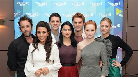 Riverdale 1 сезон 13 серия. Here's What The Cast Of 'Riverdale' Looked Like Before ...
