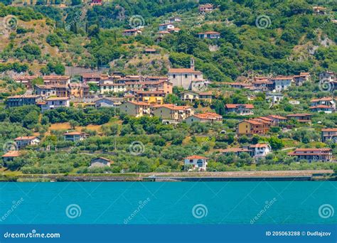 Village De Marone Au Lac Diseo En Italie Photo Stock Image Du