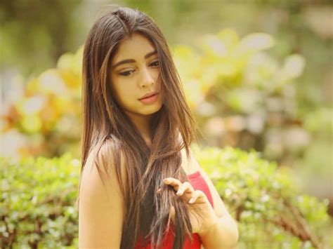 Niti Taylor Ghulaam Actress Niti Taylor Hits 1 Million On Instagram