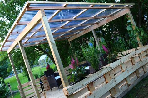 Maybe you would like to learn more about one of these? Terrasse aus Paletten mit Dach | DIY Academy