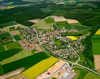 Luftaufnahme Warthausen - Stadtgebiet inmitten der Landwirtschaft in ...