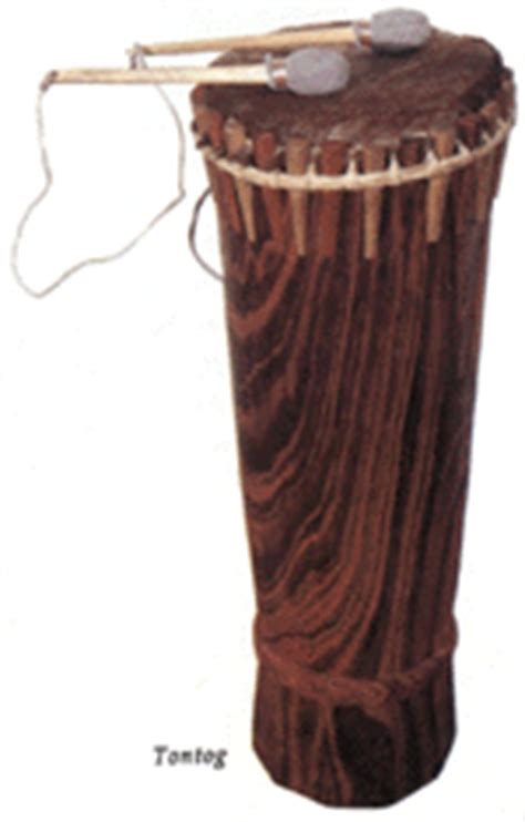 Gamelan himpunan alat muzik (ensembel) yang terdiri daripada alat muzik membranofon, idiofon, erofon alat gamelan bonang kenong gambang saron gendang alat muzik melayu gambus gendang gong kompang rebana seruling gamelan serunai nafiri nakara alat muzik tradisional. Alat Muzik Tradisional Kadazan