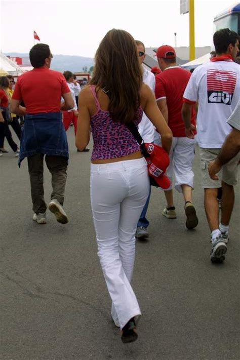 Les Umbrella Girls Sur Les Circuits Moto