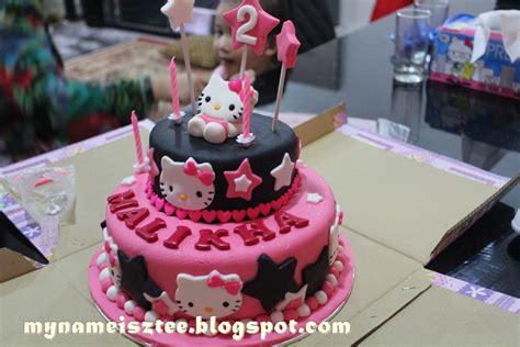 Custom cakes, cupcakes, cake pops, cookies and macarons in singapore. KISAH MAMA MALIKHA: Kek Birthday Hello Kitty Malikha