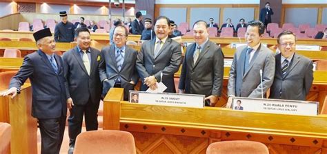 Exco, yang diketuai oleh menteri besar , memegang kuasa eksekutif dan merupakan badan yang membuat dasar kerajaan negeri. Gambar Sekitar Persidangan Dewan Undangan Negeri Sabah Ke ...