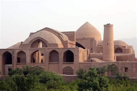 نم‌زدگی در گنبد مسجد جامع اردستان ایسنا