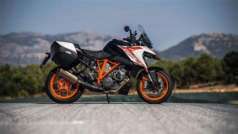 This sinful illusion was however washed away as we saw the first good pictures of the beast and learned about its potency. KTM 1290 Super Duke GT 2020, Philippines Price, Specs ...