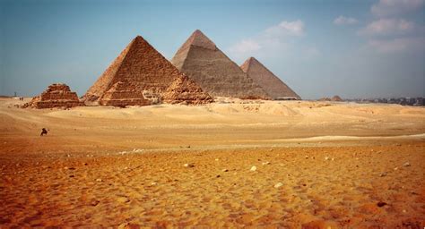 Pyramid Of Giza Egypt Tourist Destinations