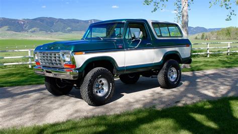 Daily Slideshow Restored Ford Bronco Is A Brutish Beauty Ford Trucks