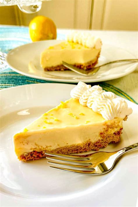 Easy No Bake Lemon Icebox Pie